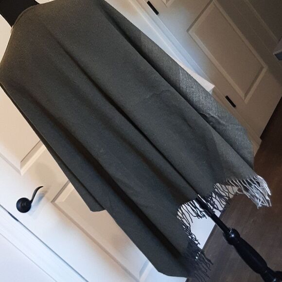 Viola Firenze Made in Italy Shawl - Picture 3 of 7